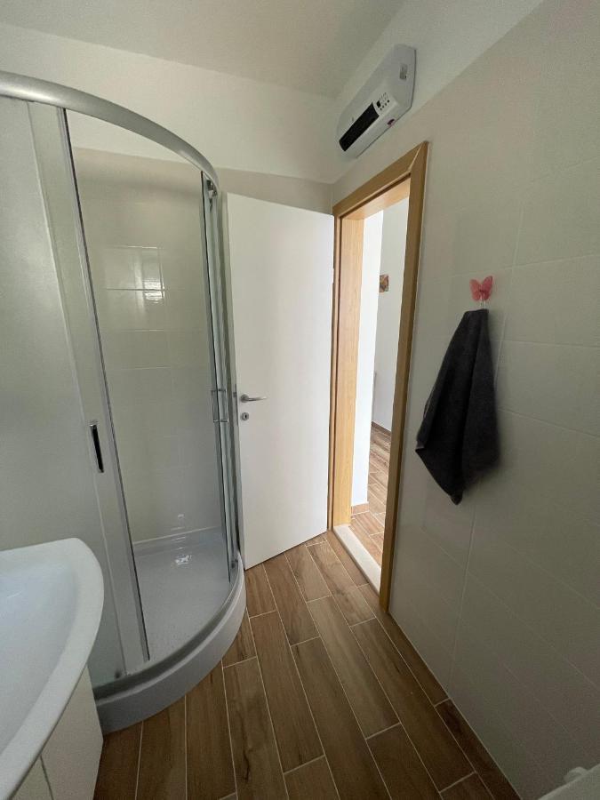 Apartman Solin 2, Parking Apartment Exterior photo