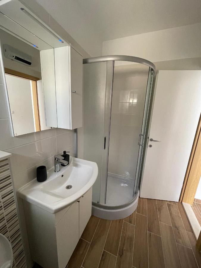 Apartman Solin 2, Parking Apartment Exterior photo