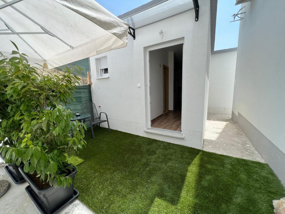 Apartman Solin 2, Parking Apartment Exterior photo